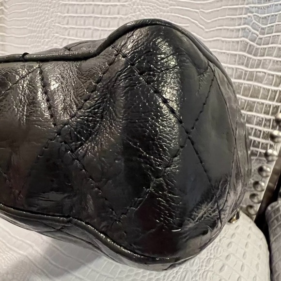 CHANEL Black Crossbody Bag with Quilted Leather and Chain Strap - Picture 7 of 16